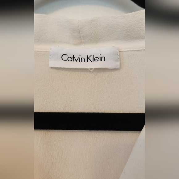 100% Silk Authenic Calvin Klein Blouse - Very Elegant!  Size Medium - Picture 2 of 3